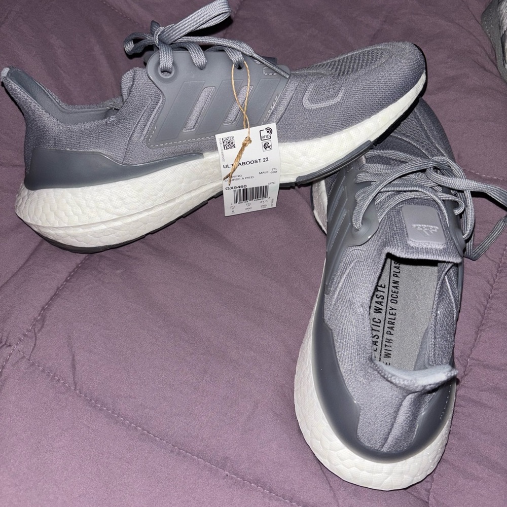 Adidas Woman Ultraboost 22 (NEW no box)